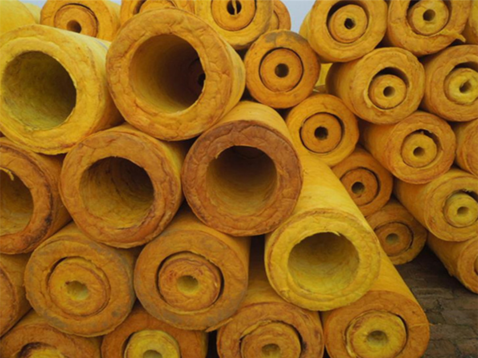 玻璃棉板廠作為一家集研發(fā)、生產(chǎn)與銷售于一體的現(xiàn)代化企業(yè)，在國內(nèi)建材領(lǐng)域獨(dú)樹一幟。其產(chǎn)品以卓越的性能和廣泛的適用性聞名遐邇，吸引了眾多客戶的目光。今天，讓我們一起走進(jìn)玻璃棉板廠，探尋其成功的秘訣。