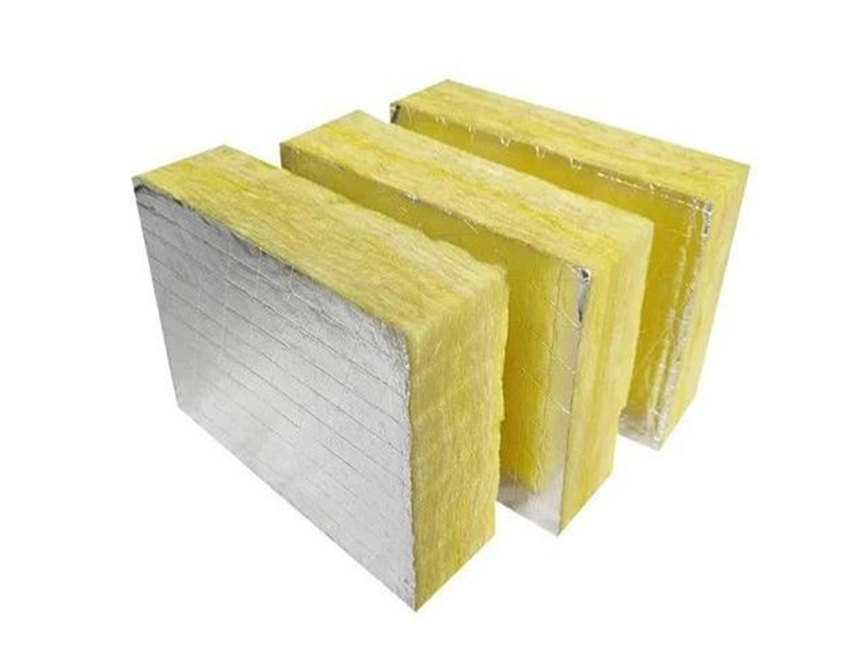 在現(xiàn)今的建筑與保溫行業(yè)中，正安專業(yè)玻璃棉板以其獨特的性能及廣泛的應用領域引起了人們的廣泛關注。這種高科技的保溫材料，不僅性能卓越，更是我們實現(xiàn)節(jié)能、環(huán)保目標的關鍵元素。今天，我們將一起探尋正安專業(yè)玻璃棉板的獨特魅力。